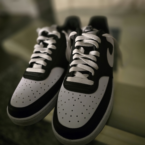 Nike Men's Black and White Sneakers - Picture 12 of 16